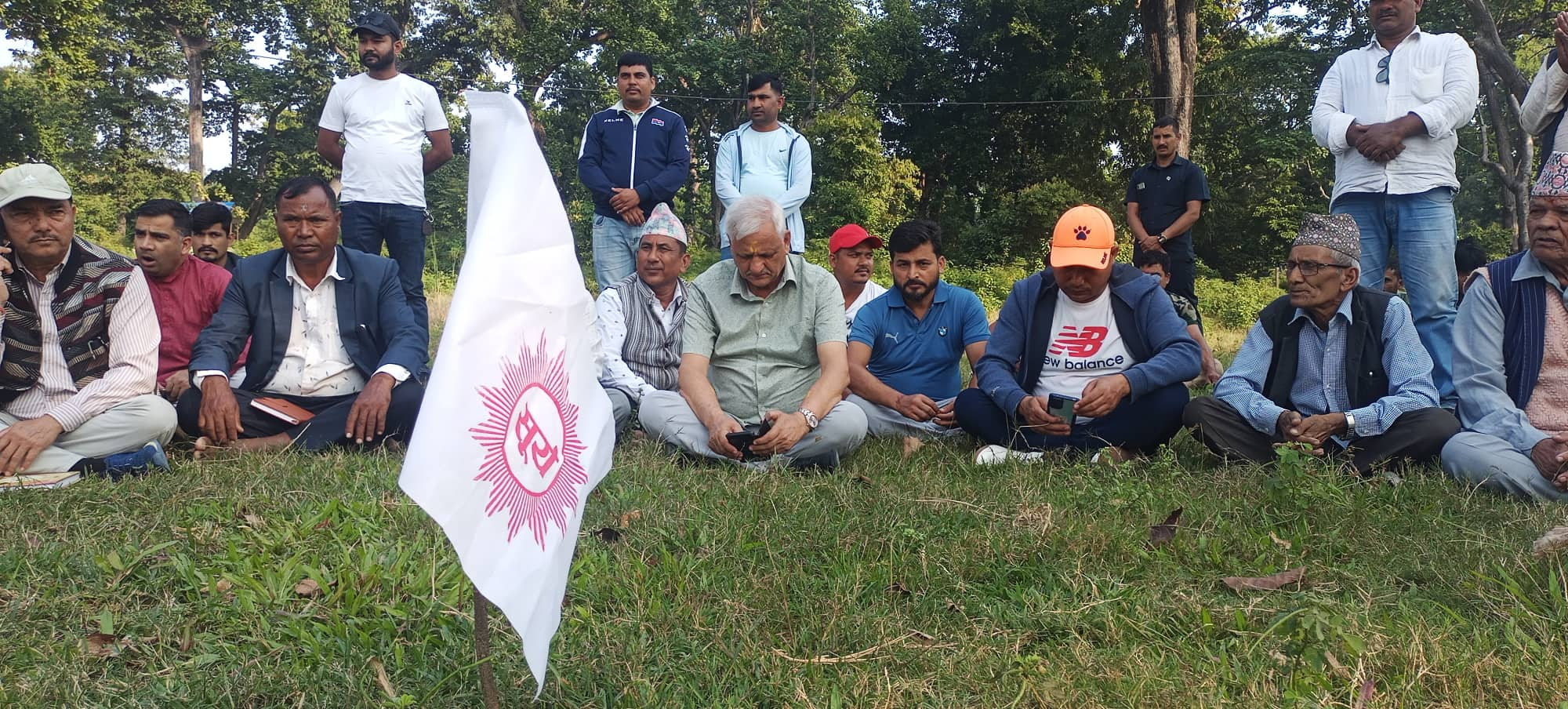 एमाले उम्मेदवारहरुद्वारा गोदावरी १ र २ का  स्थानिय सँग भेट